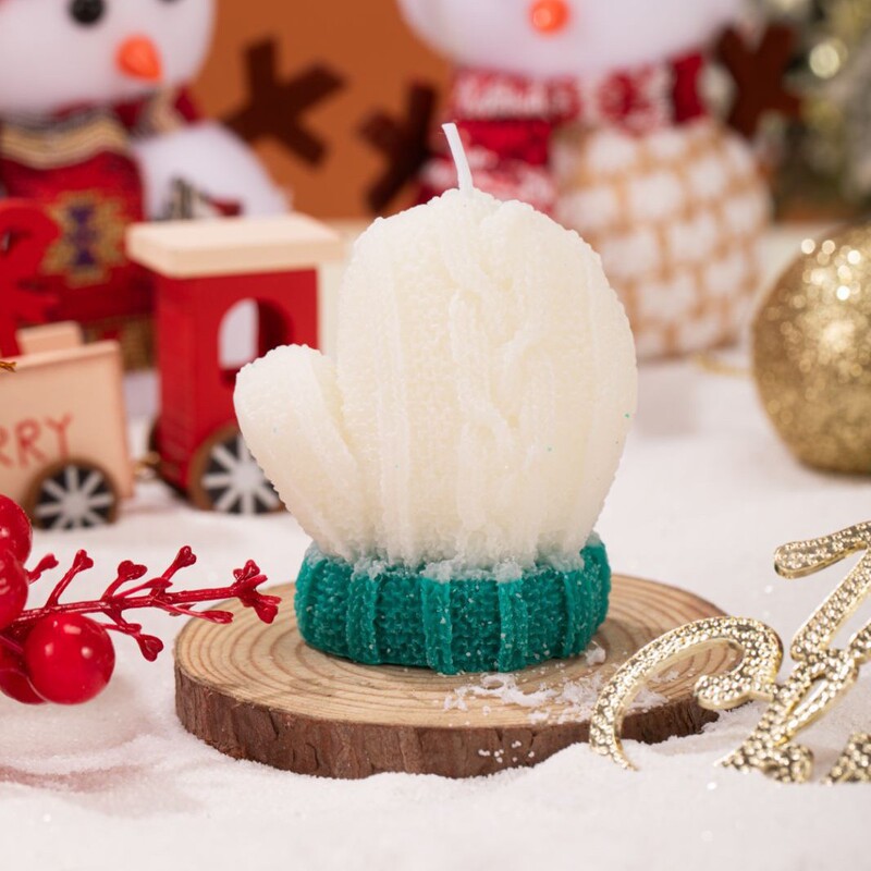 クリスマスの毛糸の小さい手袋のアロマキャンドルの祝日の贈り物insの写真を撮る道具diyのアイデアはアロマキャンドルを並べます。|undefined