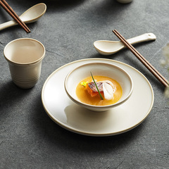 窯は陶磁器の笠に変わって米の茶碗を食べます。