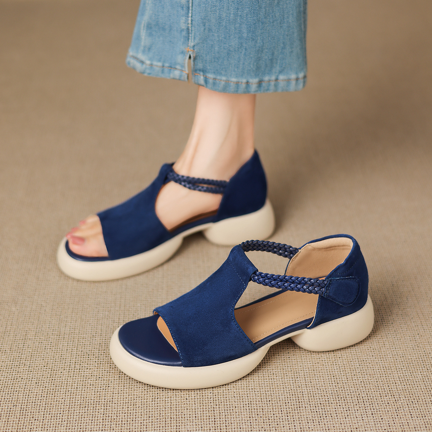 Sandal nữ hở mũi đế dày gót thấp phong cách thể thao, chất liệu da lộn cao cấp — Màu xanh da trời