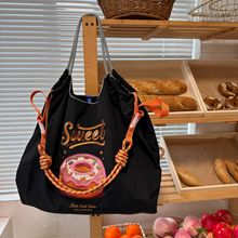 2025新款夏季甜甜圈刺绣包包潮流早八学院风通勤大容量单肩购物袋