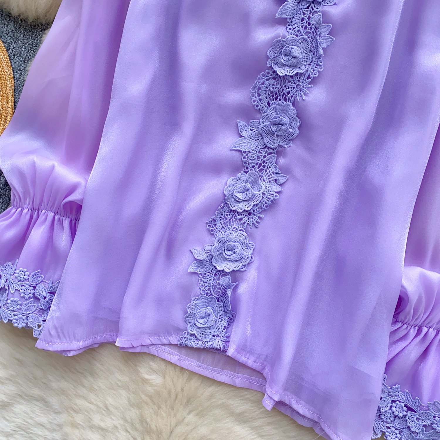 Camicetta donna stile francese in pizzo con perle e dettagli mesh_voghion.com