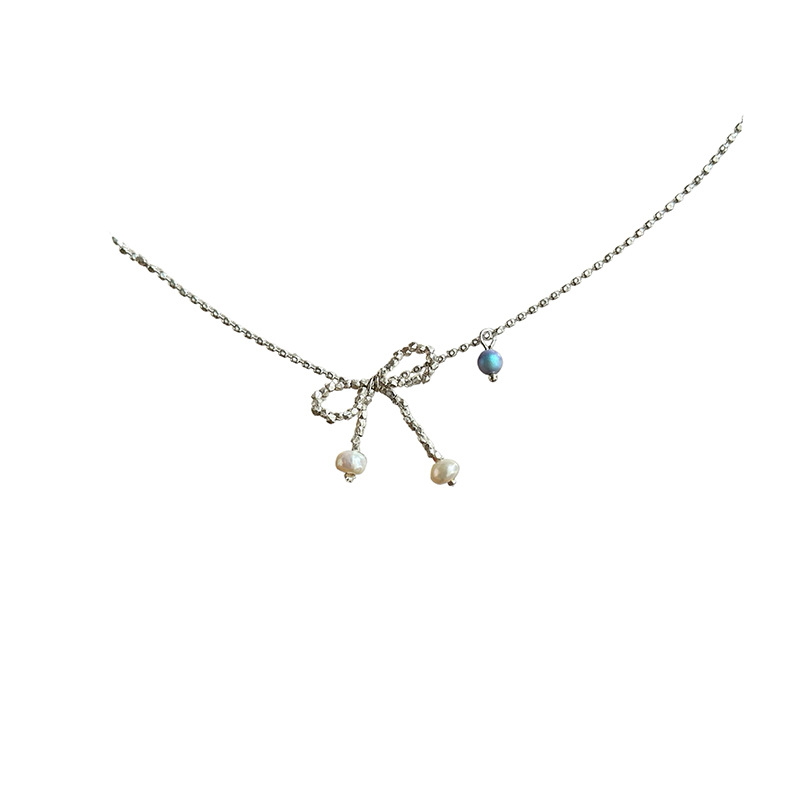 Elegant retro necklace with bow