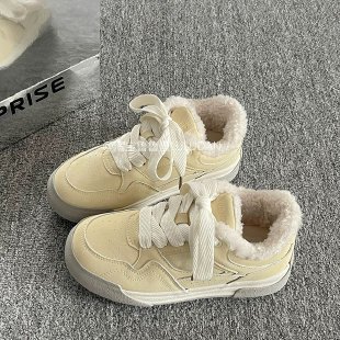 Pequeños zapatos blancos de otoño y invierno adicionados 2025 nuevos zapatos de mujer de color ligero de moda caliente no sofocante zapatos deportivos de viento universitario