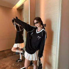 怠惰な風が色のvネックのストライプの衛衣の女性の秋の独特な年齢を減らします。