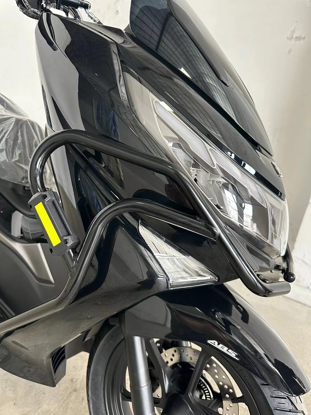 Factory Export Export Product: Haojue Uhr150 Scooter Hj150T Bumper Front Guard Bar Anti-Carbon Steel