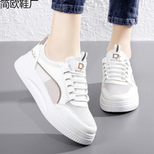 �羳�����羳����2024�¿��ļ�С��ЬŮʱ�к�����а�ЬŮʿ����