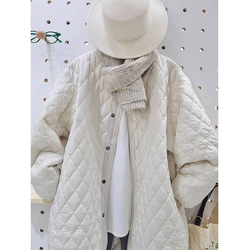 White light and thin quilted demi-season long down jacket with down, increased thickness, oversize