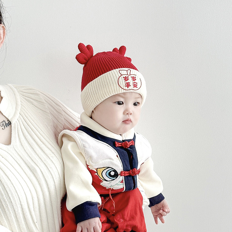 Sombreros para bebés otoño e invierno feliz Año Nuevo rojo grueso calentamiento sombrero de lana para hombres y mujeres bebés pequeños meses sombrero de punto