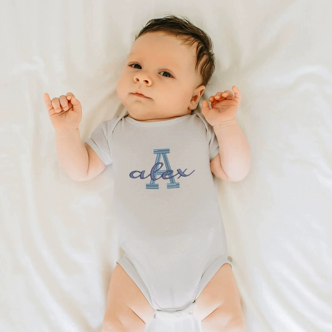 Вышитый хлопчатобумажный комбинезон младенец с короткими рукавами треугольник Харское пальто новорожденный комбинезон ползание вышивка