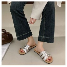 ����ЬŮ2025�¿��⴩�ļ�����^����ȹ��ƽ�וr�к�߅ɳ��һ����