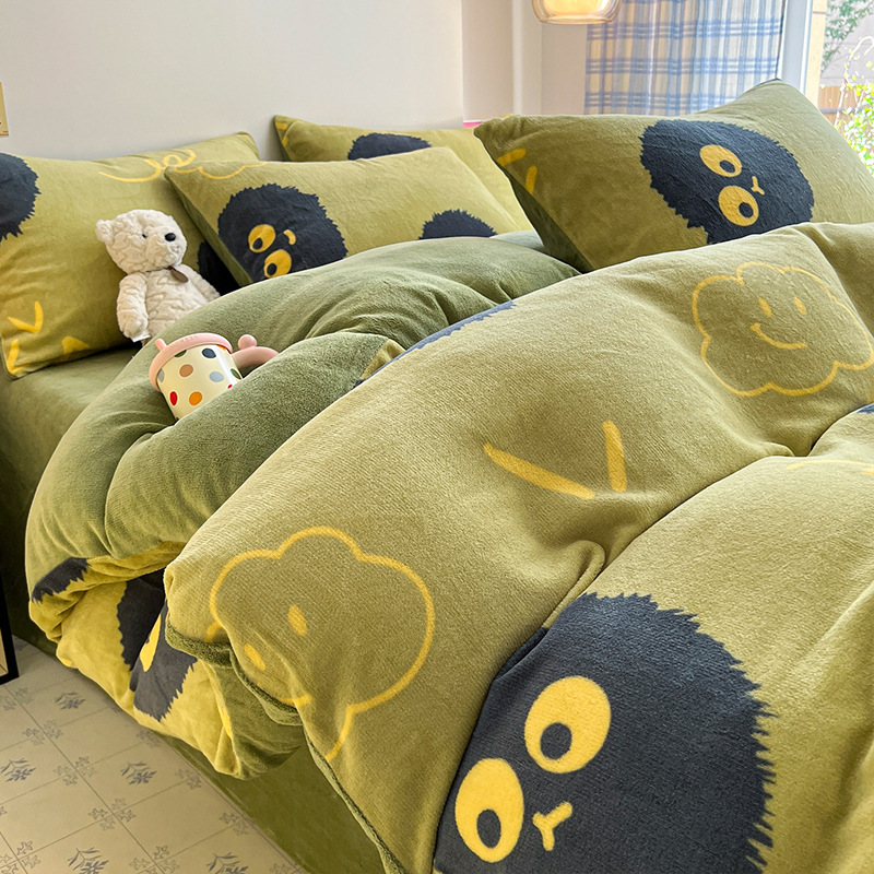 Cama de dibujos animados de leche de seda de cuatro piezas 2026 nueva sábanas de seda de coral de otoño y invierno cubierta de colcha de cama de tres piezas