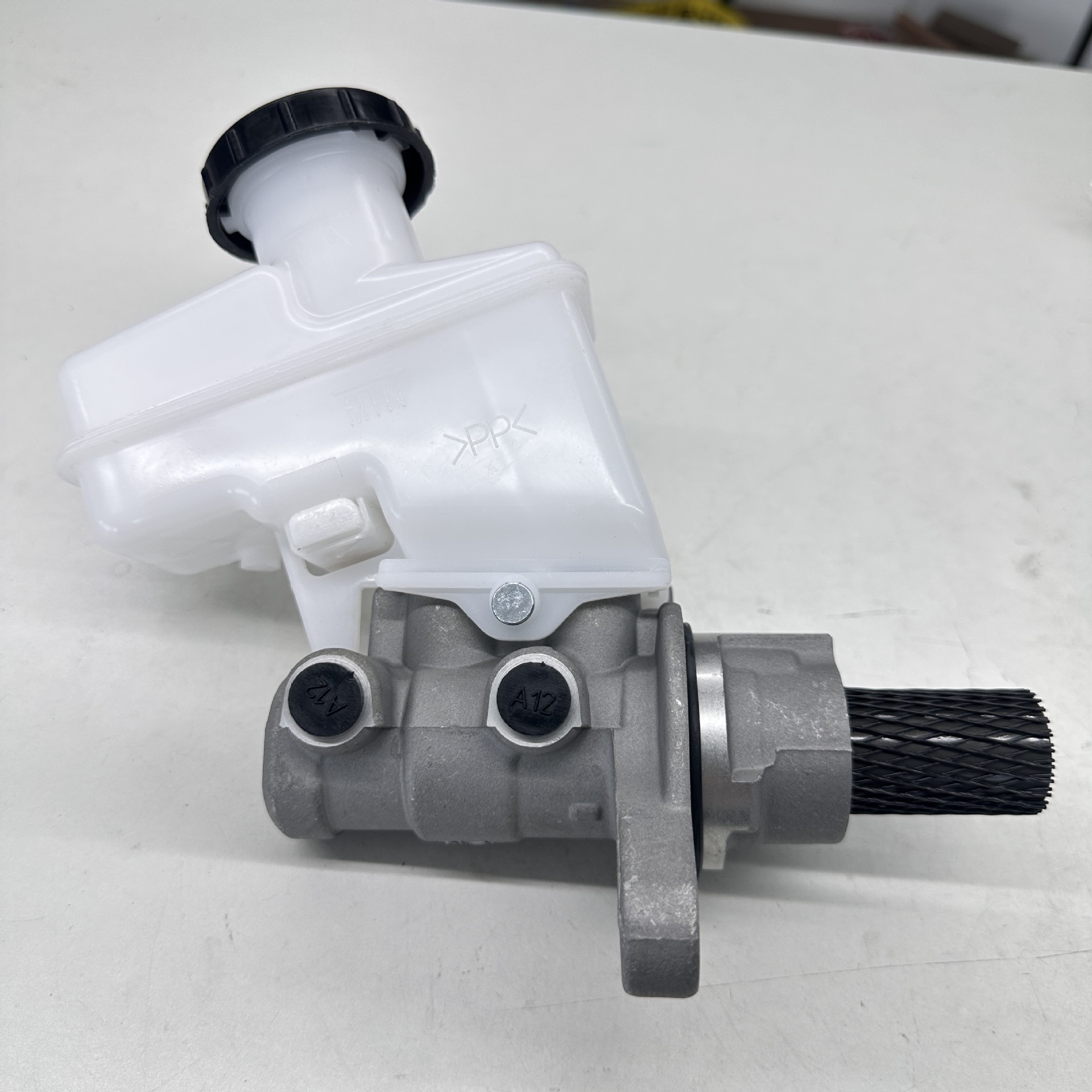 51100-65Ja0 5110065Ja1000 Suitable for Suzuki Grand Vitara Brake Master Cylinder