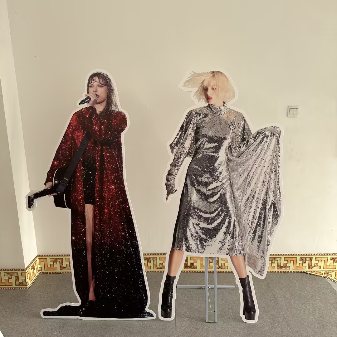 人像立牌异形KT板人形H型模特展示架广告牌折叠立人画面定制