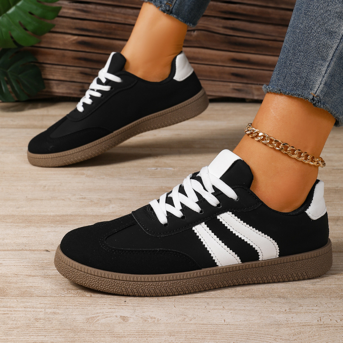 Zapatos de entrenamiento de base plana para mujeres 2025, primavera y otoño, zapatos de skate de comercio exterior de tamaño grande, zapatos casuales de moda, zapatos blancos para mujeres