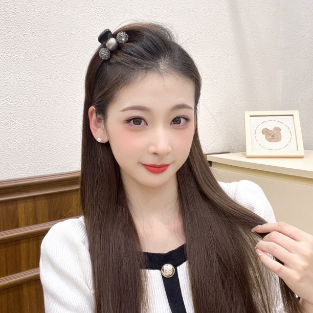 Leichtes Luxus-Design mit Perlen, Strass, Acryl, kleiner Greifer, modischer All-Match-Rückenlöffel, halbe Krawatte, Haarnadel, Pony-Clip_voghion.com