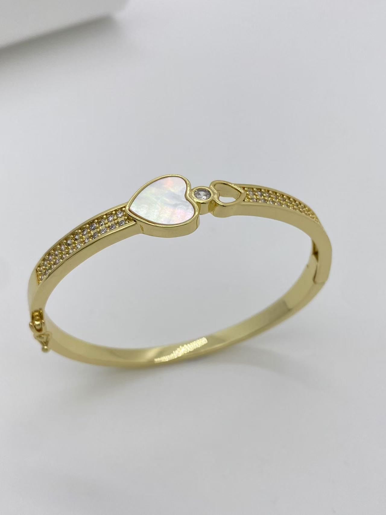 Copper Material Heart Shape Pattern Wholesale Jewelry Sweet Heart Shape Copper Shell Zircon 18K Gold Plated Plating Inlay Bangle
