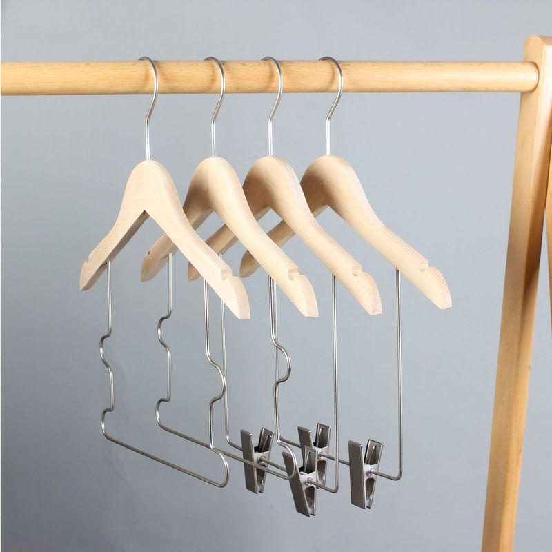 原木色の無漆子供セットの実木ハンガーの赤ちゃんのワンピースは一体型の子供服の店の服を掛けて卸売りを支えます。|undefined