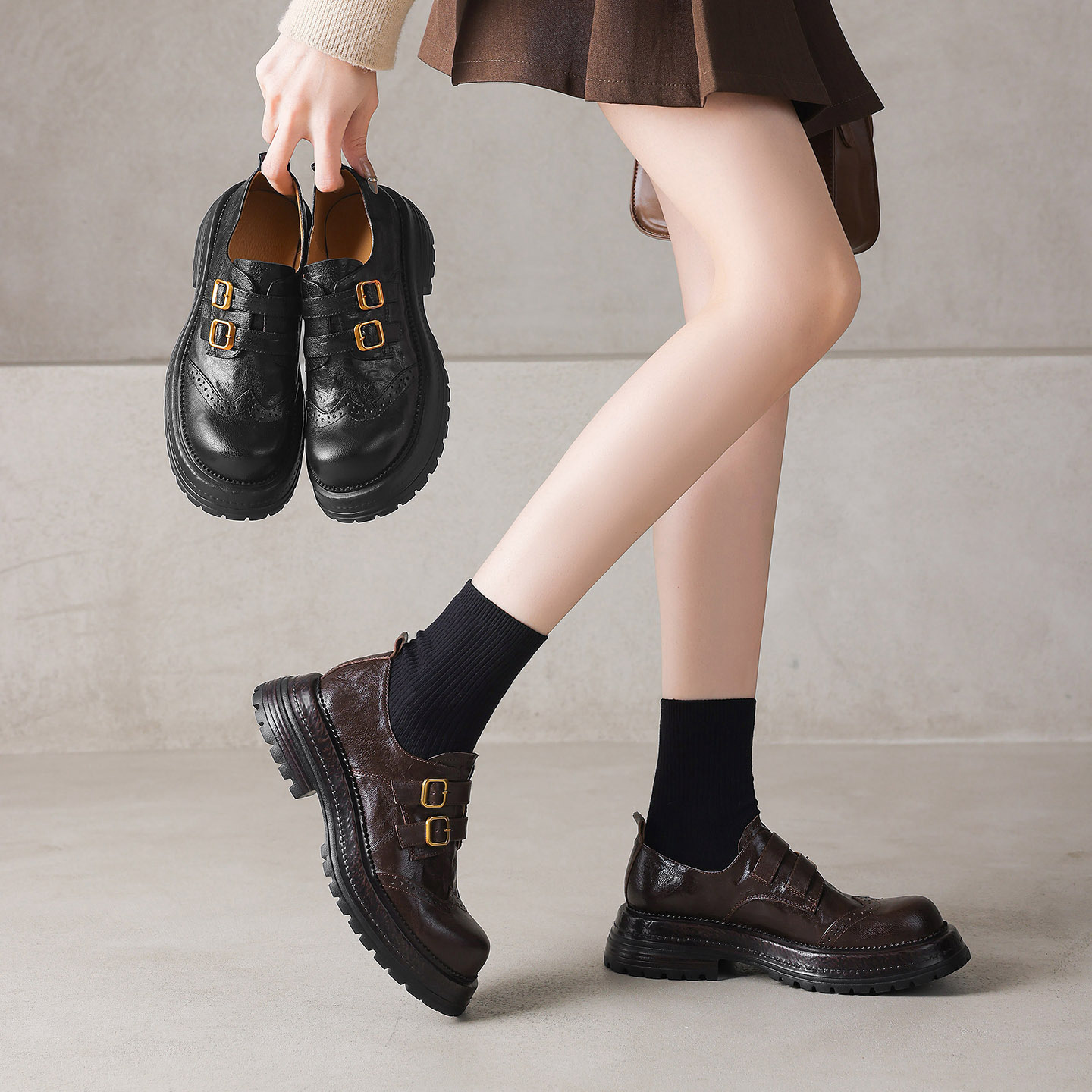 Giày loafer nữ đế dày mũi tròn gót vuông ổn định, khóa thắt lưng kép — màu nâu