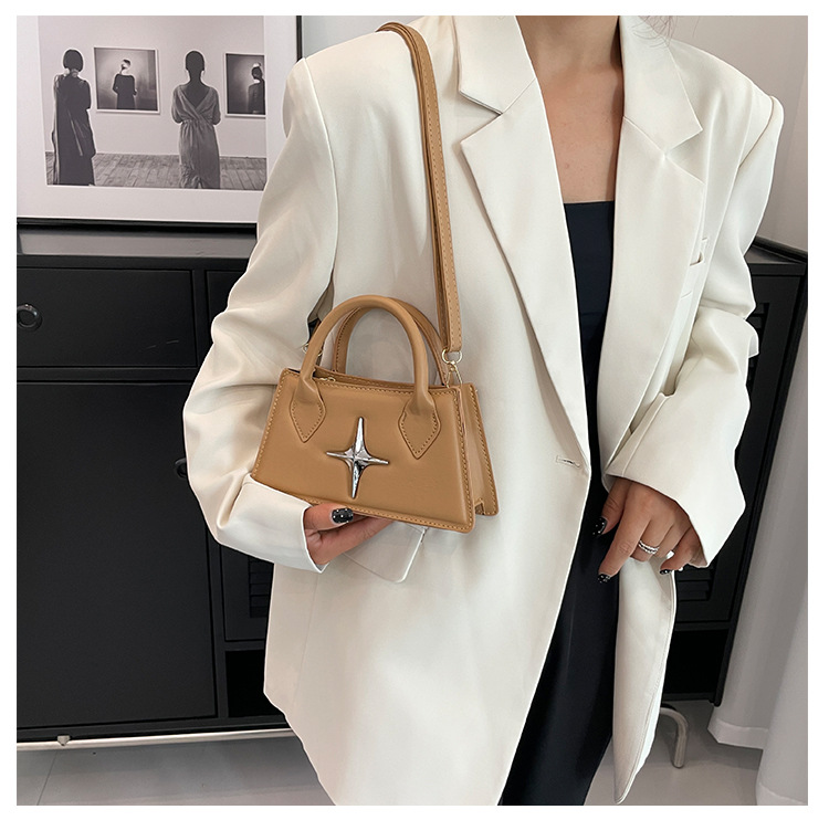 Semplice nuovo stile estivo 2023, popolare quest'anno, borsa quadrata piccola a tracolla portatile da pendolarismo casual in stile occidentale per donna_voghion.com