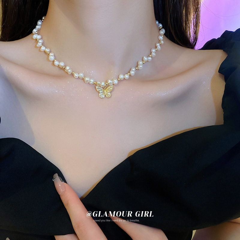 Necklace with zircon from pearl