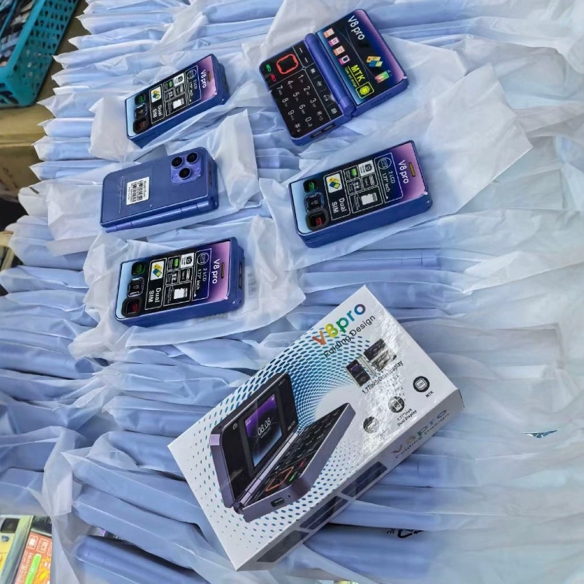 供应跨境外贸款V8pro双屏幕折叠翻盖功能机GSM2G老人外文手机批发