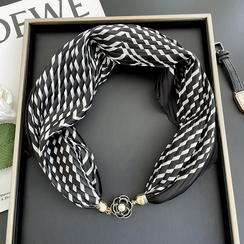 Nuevo collar de bufanda de hebilla magnética versátil elegante bufanda plisada de alto grado correa de muñeca perezosa bufanda banda de pelo