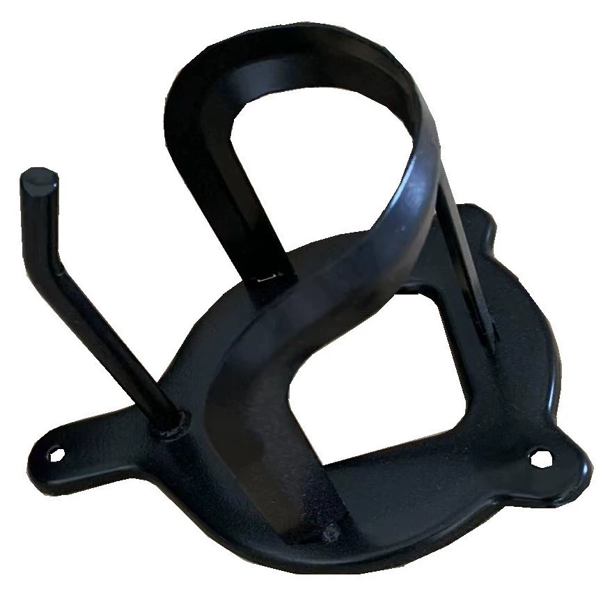 Конный костюм висит в конюшне