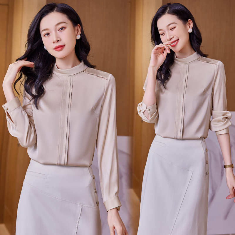 Spring fashionable elegant silk shirt with a round collar