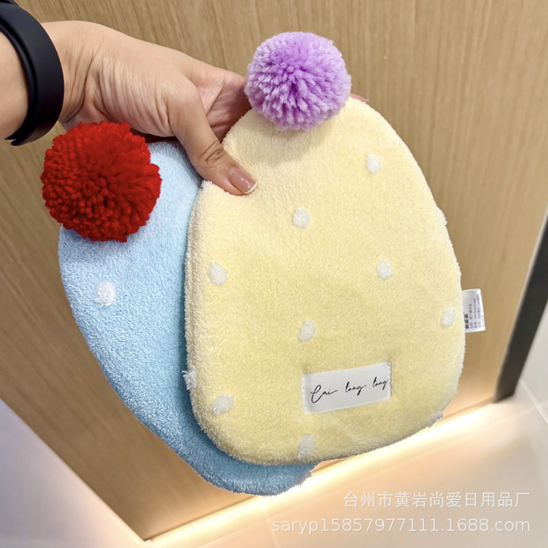リトルレッドブック水玉模様の小さな帽子ファーボールハンドタオルはバスルームキッチンハンドドライタオルかわいいギフトタオルに掛けることができます|undefined
