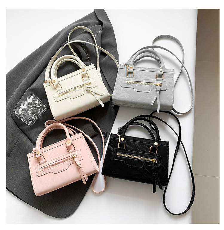 A retro, individualistic, casual single-shoulder crossbody bag for the autumn of 2024, featuring a fashionable, simple and elegant style, and a small square handbag for commuting undefined