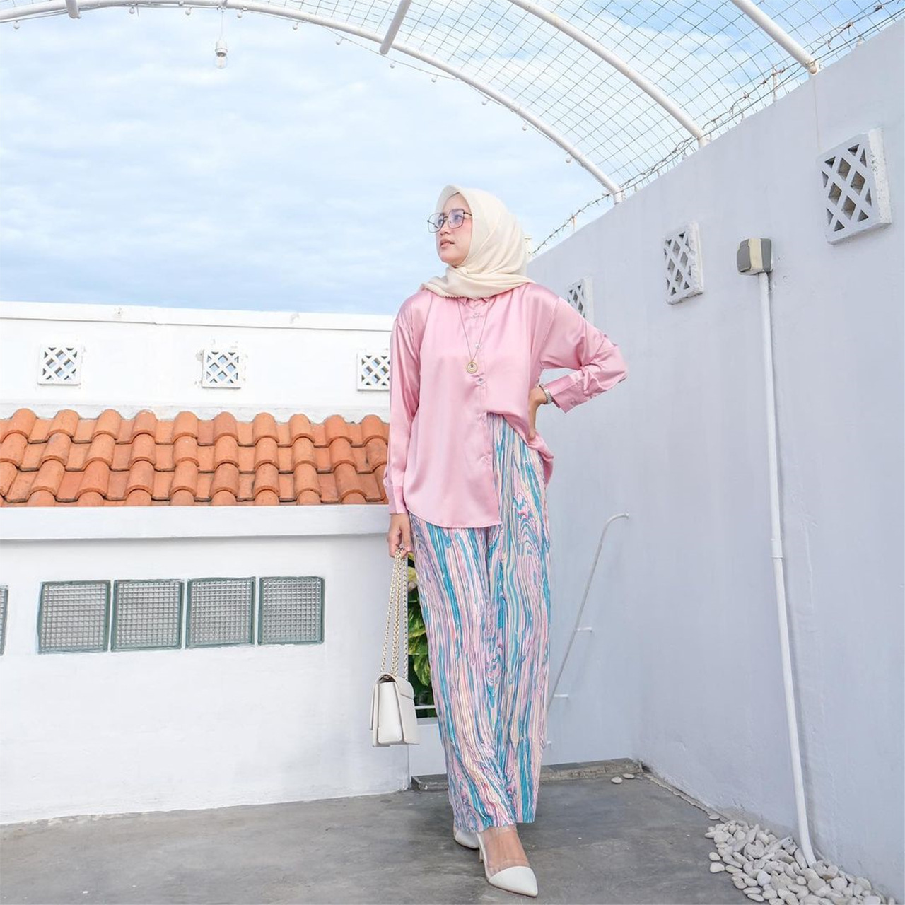 I nuovi pantaloni larghi a gamba larga da donna sono pantaloni indonesiani malesi slim e pieghettati tinti in cravatta._voghion.com