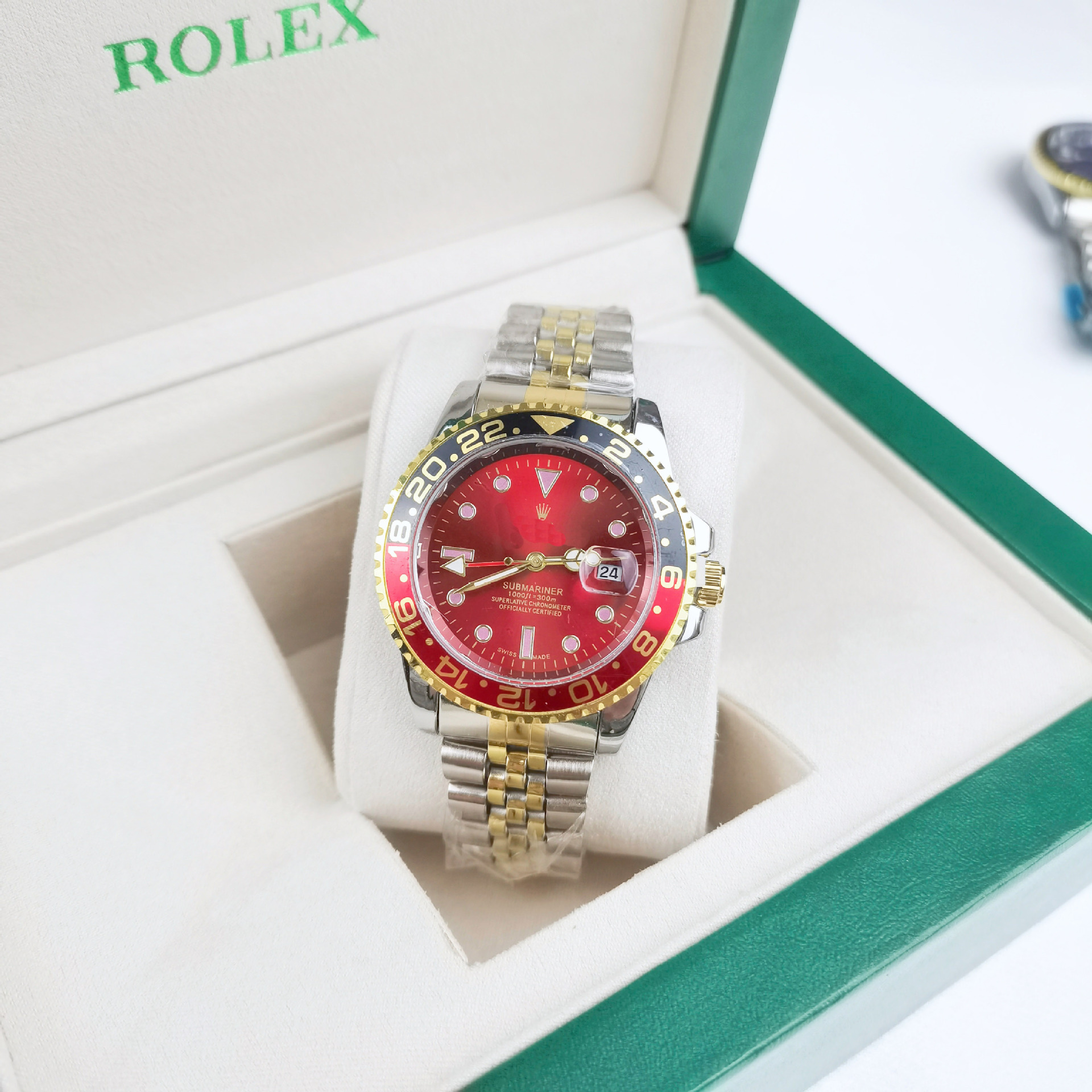 Four-pin coke circle, five beads between gold, black and red circle, red face