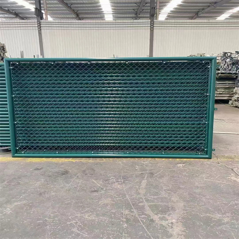 球场围网 体育场防护网 包塑勾花网围栏  菱形孔围栏