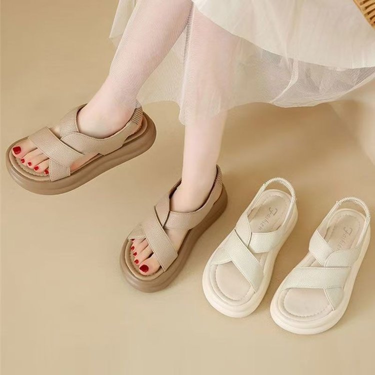 Sandalias romanas para mujeres 2026 verano nuevo muffin de moda tacones altos con falda temperamento zapatos de playa
