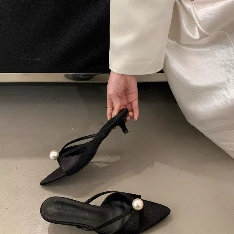Сердцебиение весной французский стиль жемчужная узкая pointed каблук женские 2025 весна и лето новый стиль тонкий каблук внешние сандалии