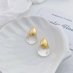 金色の貝の母の絶美のピアスの軽い豪華な高級感の雰囲気の雰囲気のイヤリング2025新型の爆発的な爆発の独特な耳飾りの女性