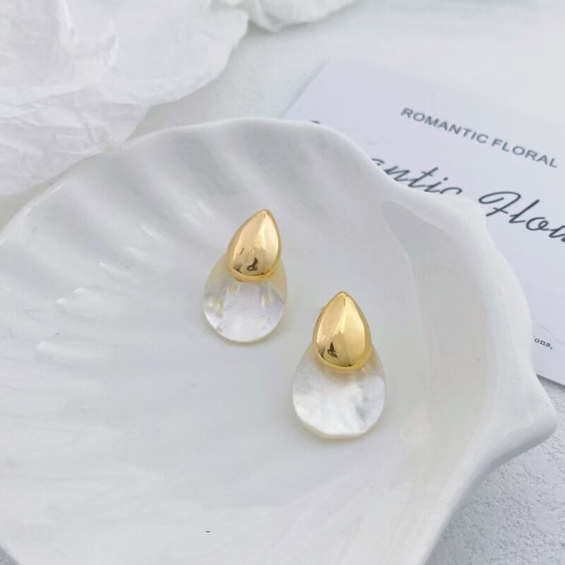 Golden Fritillaria Beautiful Earrings Light Luxury High-end Temperament Atmospheric Earrings 2025 New Explosions Unique Earrings for Women