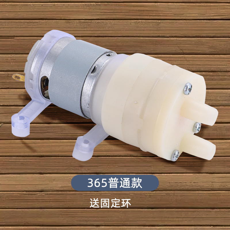 お茶のバーの機械はポンプのお茶を引き出して電気の湯沸かし器を備えます。|undefined