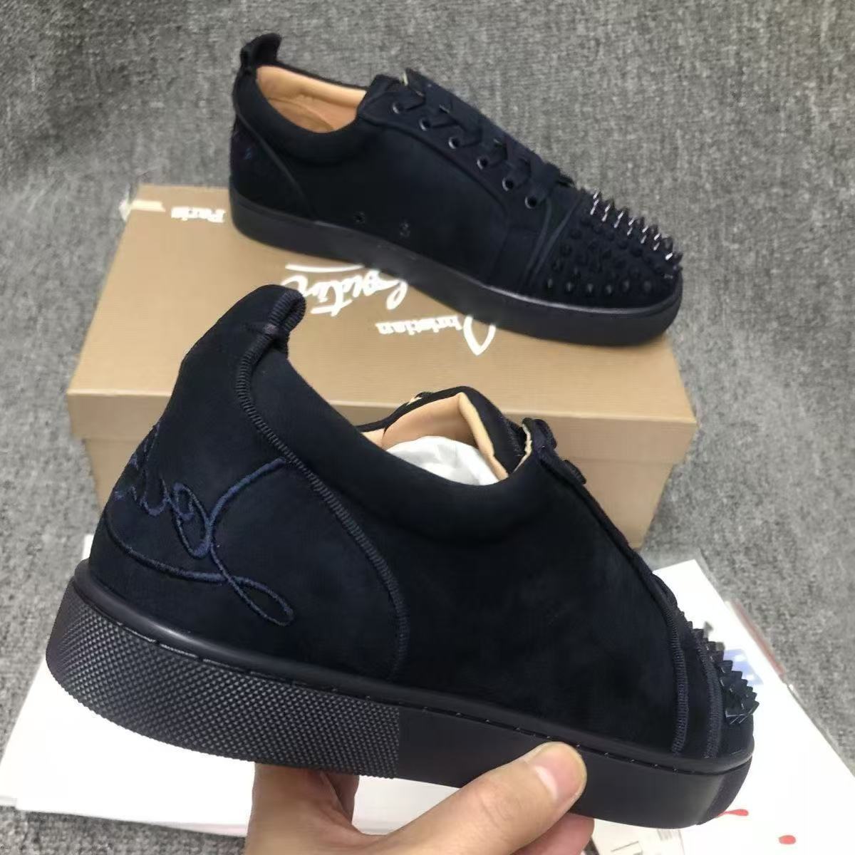 Nuevos zapatos de hombre bordados eléctricos de gamuz negro de correa baja tendencia de zapatos deportivos casuales de suela suave transpirable universal