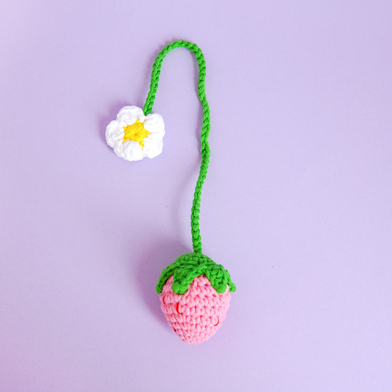 Flotador de fresa tejido a mano transfronterizo colgante terminado espejo retrovisor accesorios de flores pequeñas colgante Amazon suministro exclusivo