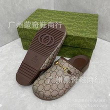 2025年新款夏季真皮女士外穿凉半拖G家帆布平底马衔扣包头沙滩拖