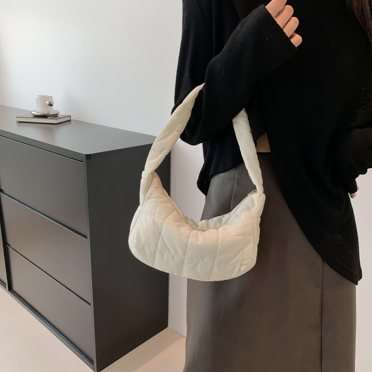 New Autumn and Winter Down Jacket Women's Bag 2023 Fashion Solid Color One Shoulder Underarm Dumpling Bag Foreign