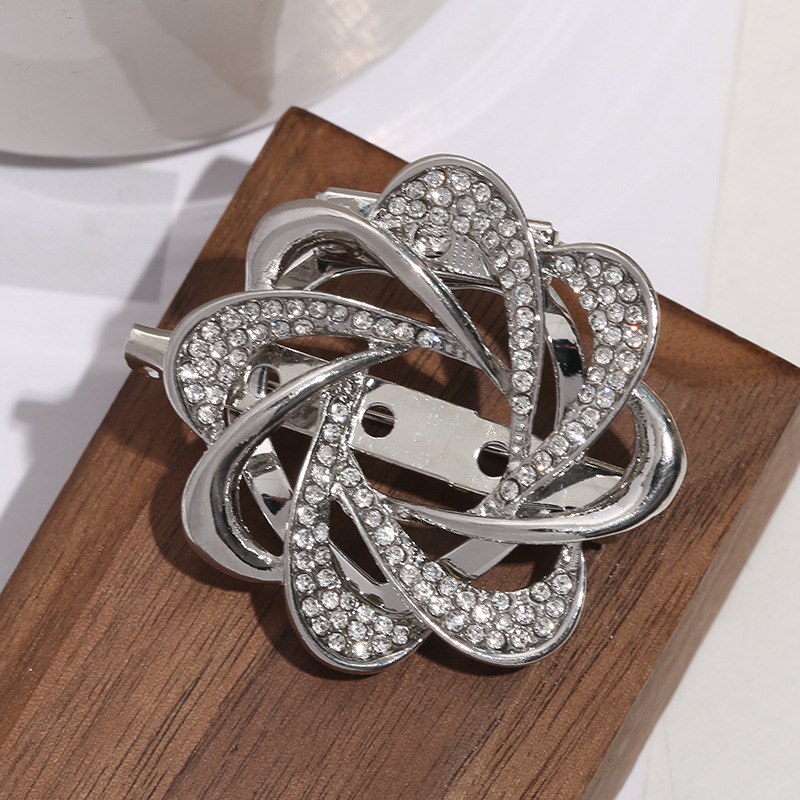 Universal brooch