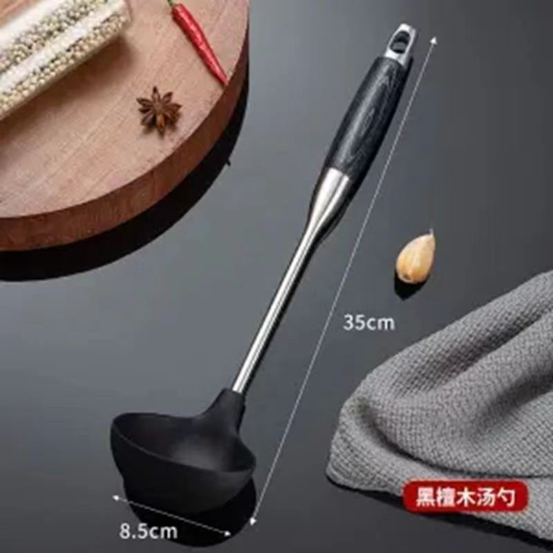 블랙 컬러의 나무 손잡이 [실리콘 스푼]