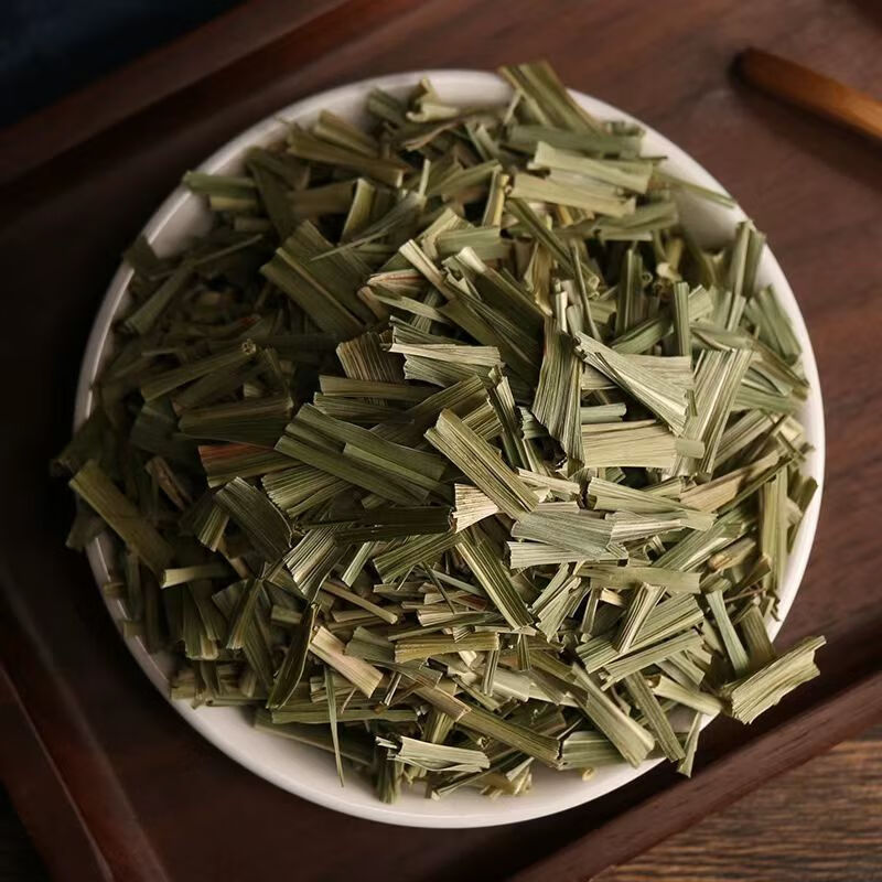 Dried Lemongrass Stalk Segments Xiang Mao Cao 500g Culinary Herb for Tom Yum Soup and Broths in use
