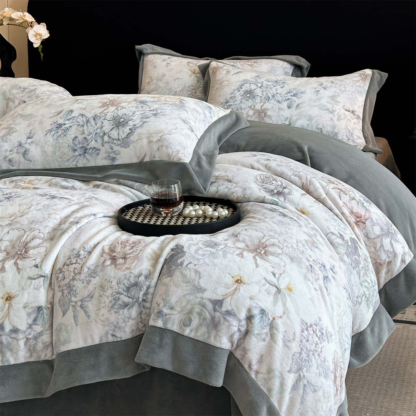 Leche de invierno cama de cuatro piezas conjunto 2025 nuevo engrosado calentamiento sábanas de coral cubierta de cama de tres piezas conjunto de ropa de cama