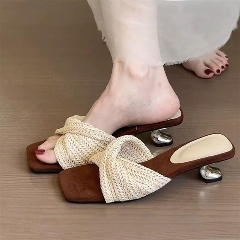 Cabeza cuadrada trenzada zapatillas de tacón alto zapatos de hadas vacaciones de verano con falda de zapatillas de tacón alto zapatillas de estilo francés