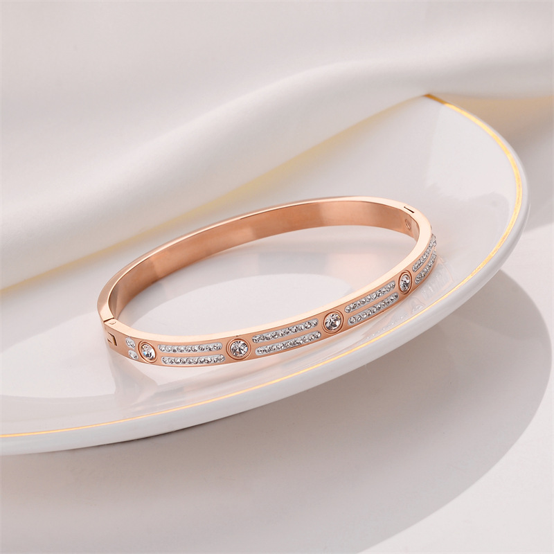 Jia Jianqiang dos filas de pulseras de taladro para hombres y mujeres de moda europea y americana nueva pulsera de titanio de acero oro rosa