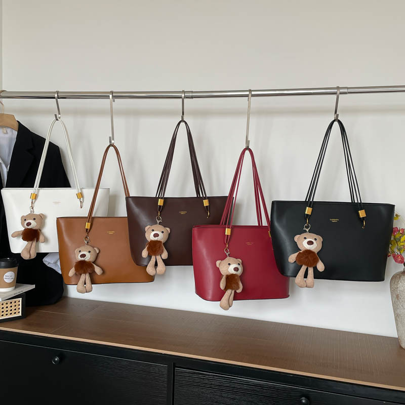 Large-Capacity Simple Retro Shoulder Bag for Women, Versatile Casual Commuter Tote Bag, High-End Pu Solid Color Handbag Large-Capacity Simple Retro Shoulder Bag for Women, Versatile Casual Commuter Tote Bag, High-End Pu Solid Color Handbag