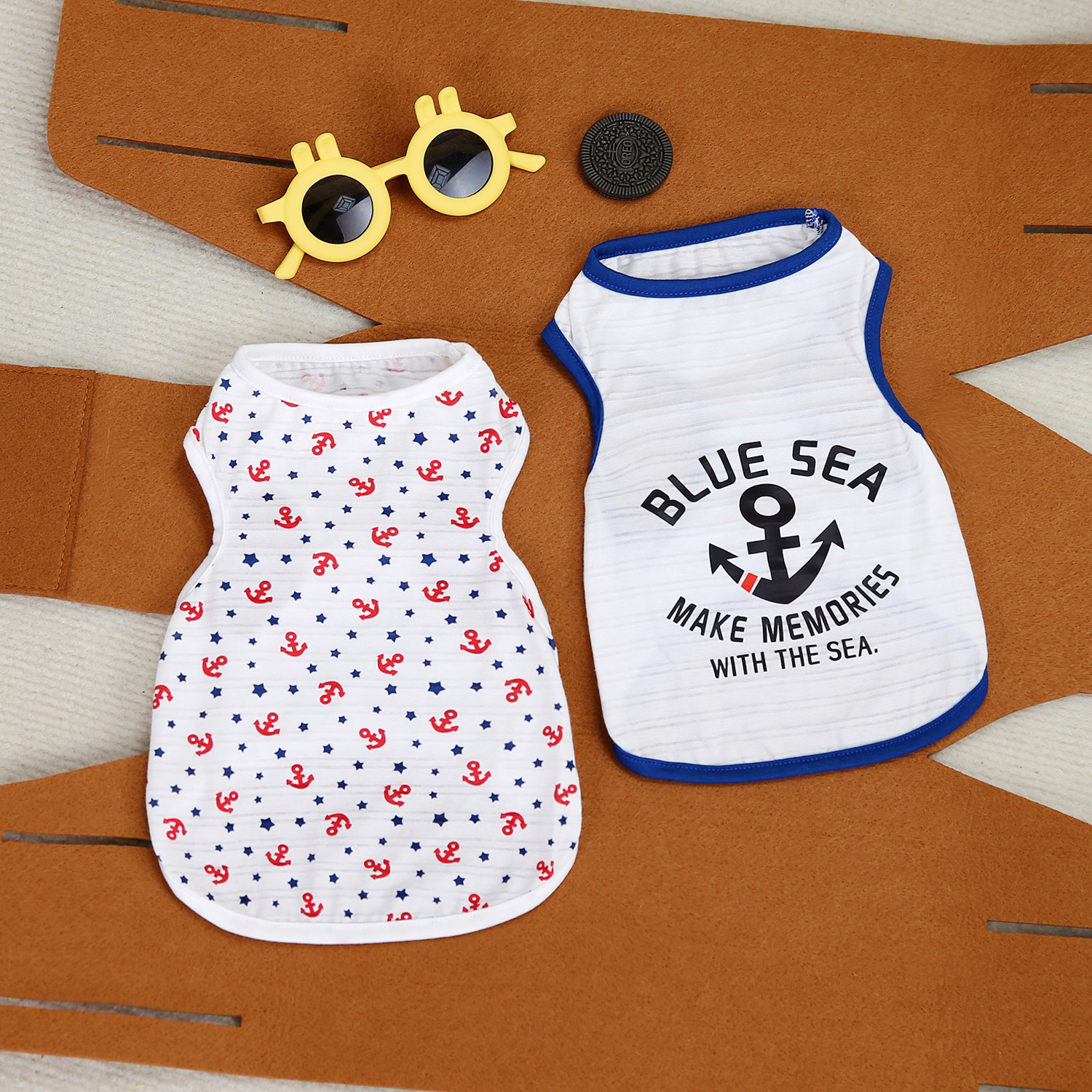 Camiseta regata estilo marinheiro para cães pequenos, como Teddy e Bichon Frisé, ideal para brincar. Roupa fresca e respirável para pets._voghion.com